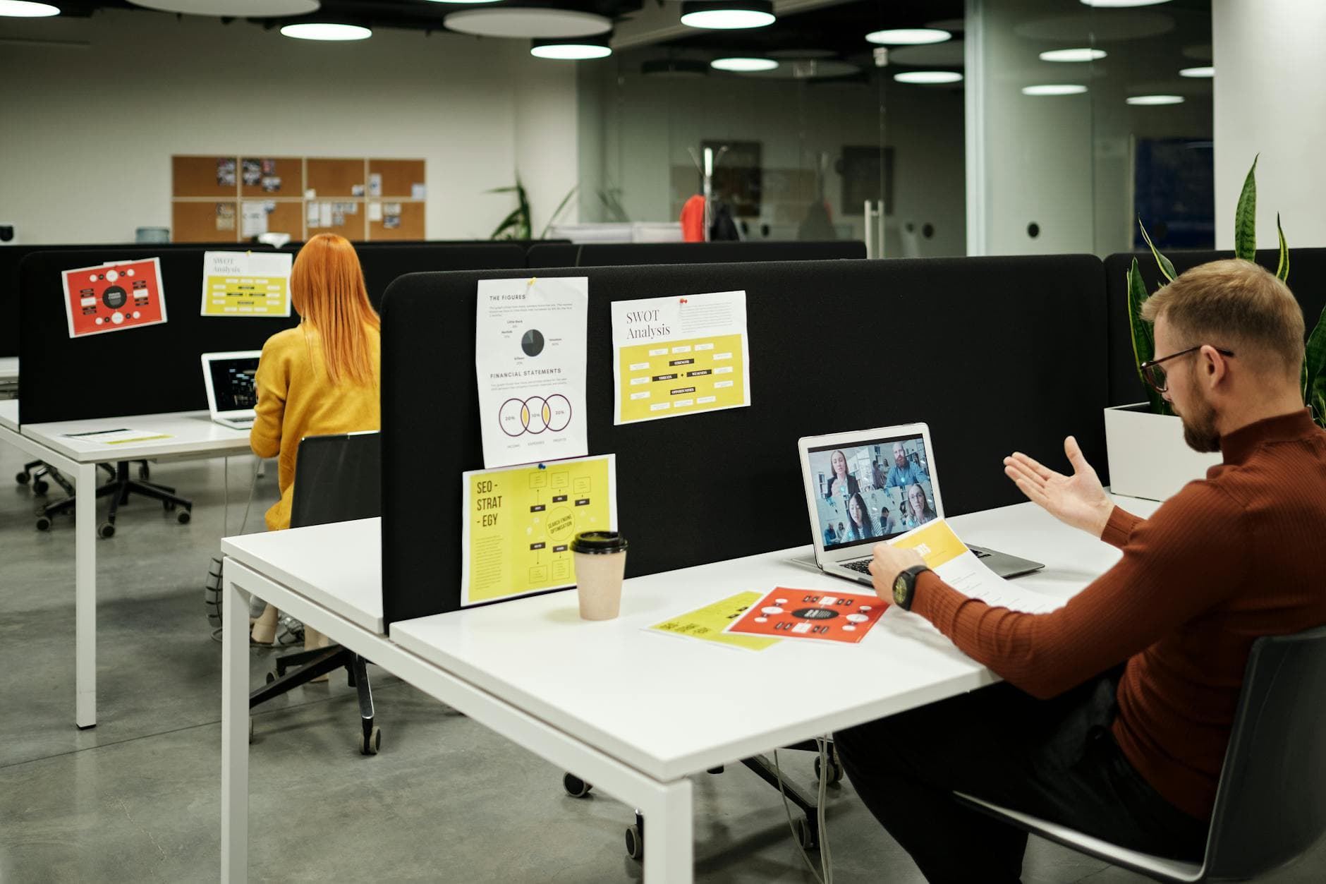 Case study B2B SEO: jak treści wspierane przez AI przyspieszają wzrost pozycji i pozyskiwanie jakościowych leadów