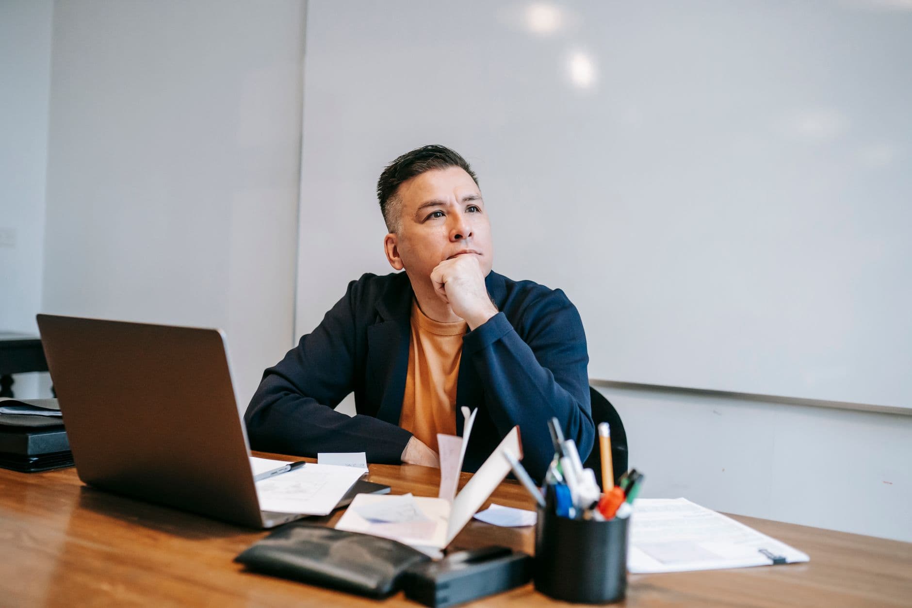 Alternative à l’outil de mots-clés HubSpot : quelle stratégie de longue traîne est la plus efficace ?