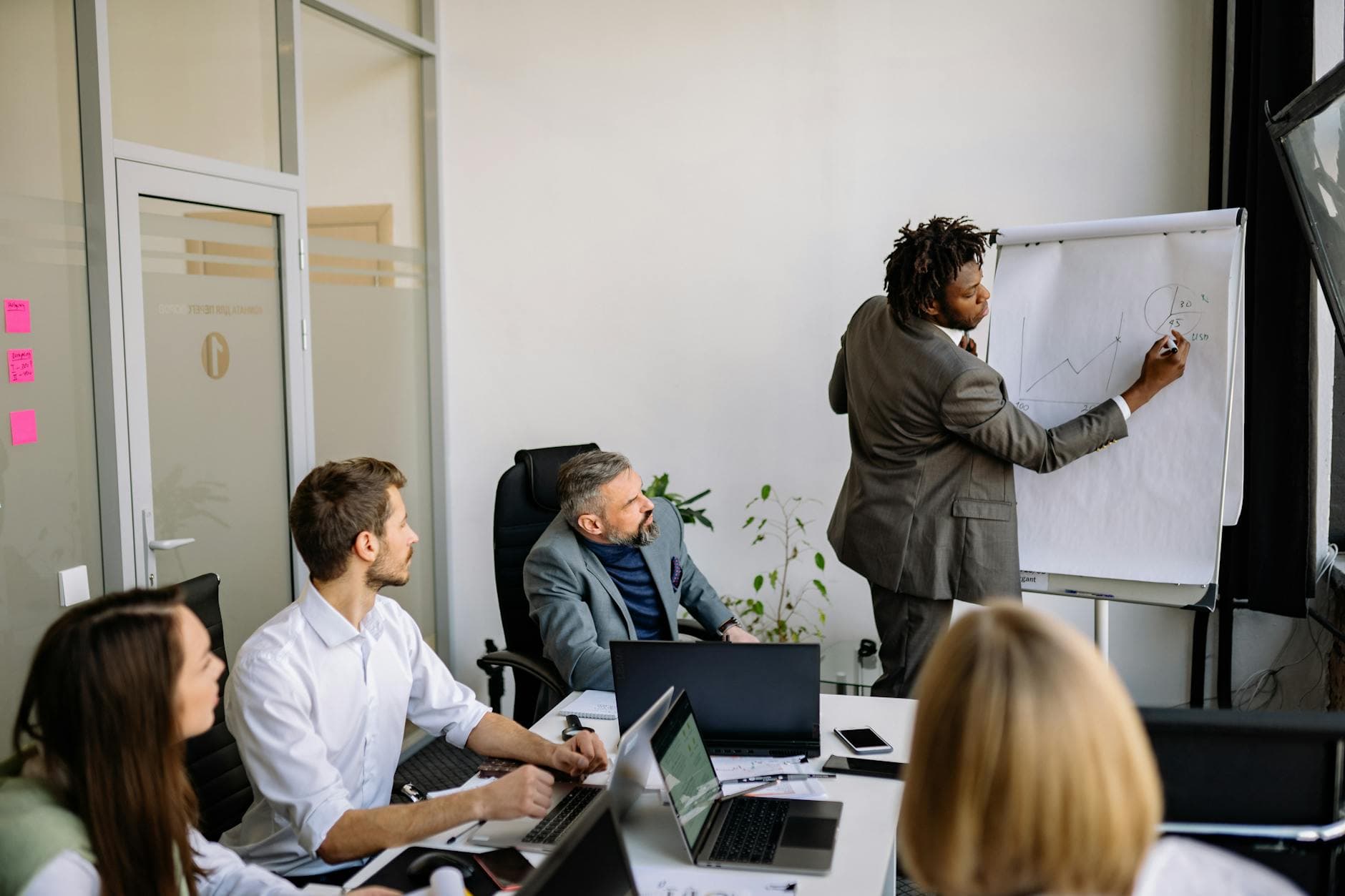 Estrategia de contenidos SEO en la era de la AI: de la keyword al topic cluster