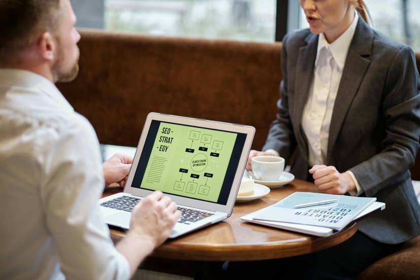 Strategia SEO B2B 2026: jak przejść od niewidoczności do pozycji lidera rynku